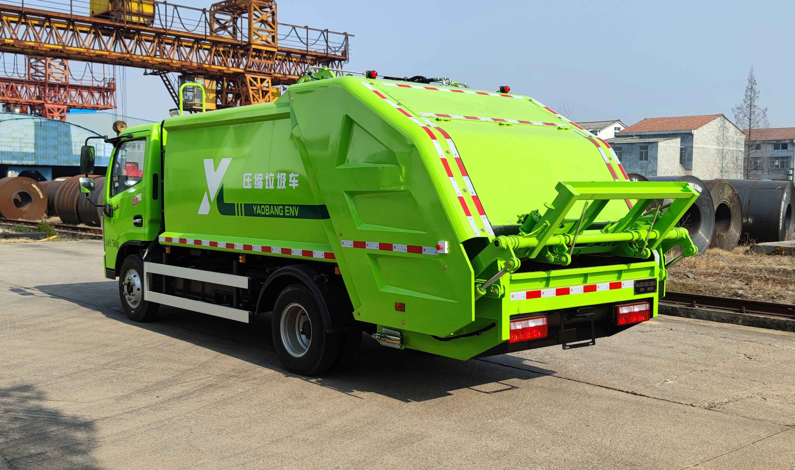  Compressed garbage transfer vehicle