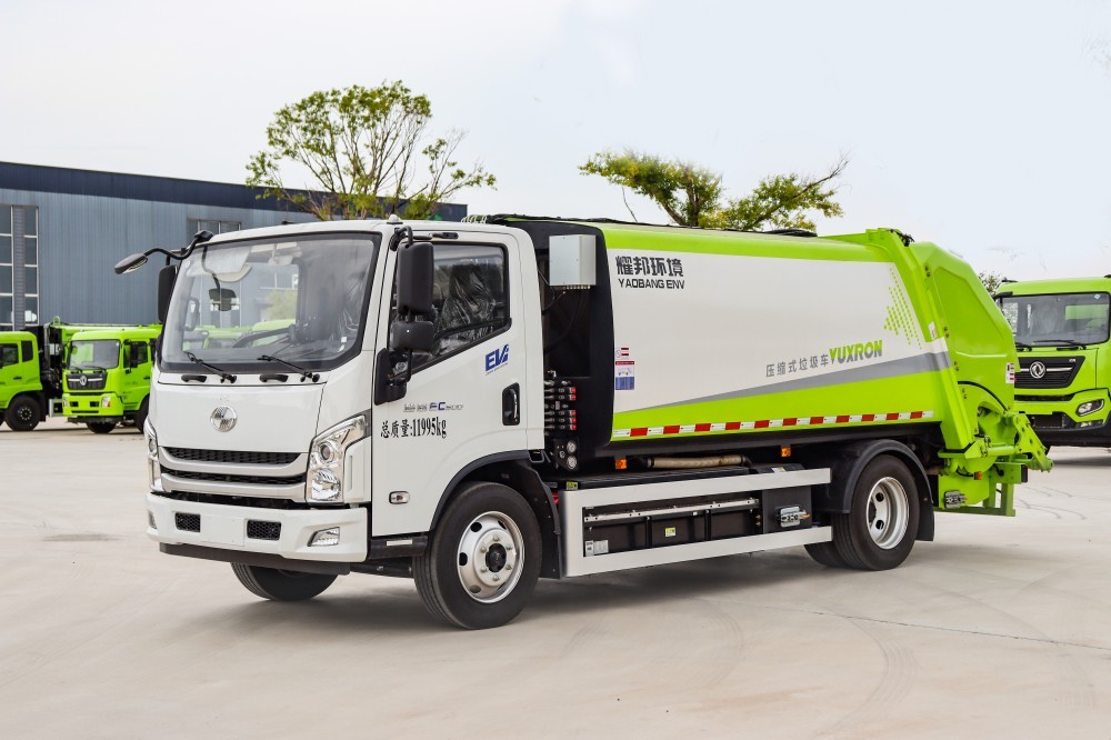 Garbage compression transfer vehicle