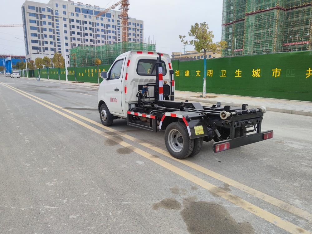 3-ton hook arm garbage truck