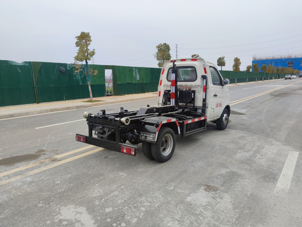3-ton hook arm garbage truck
