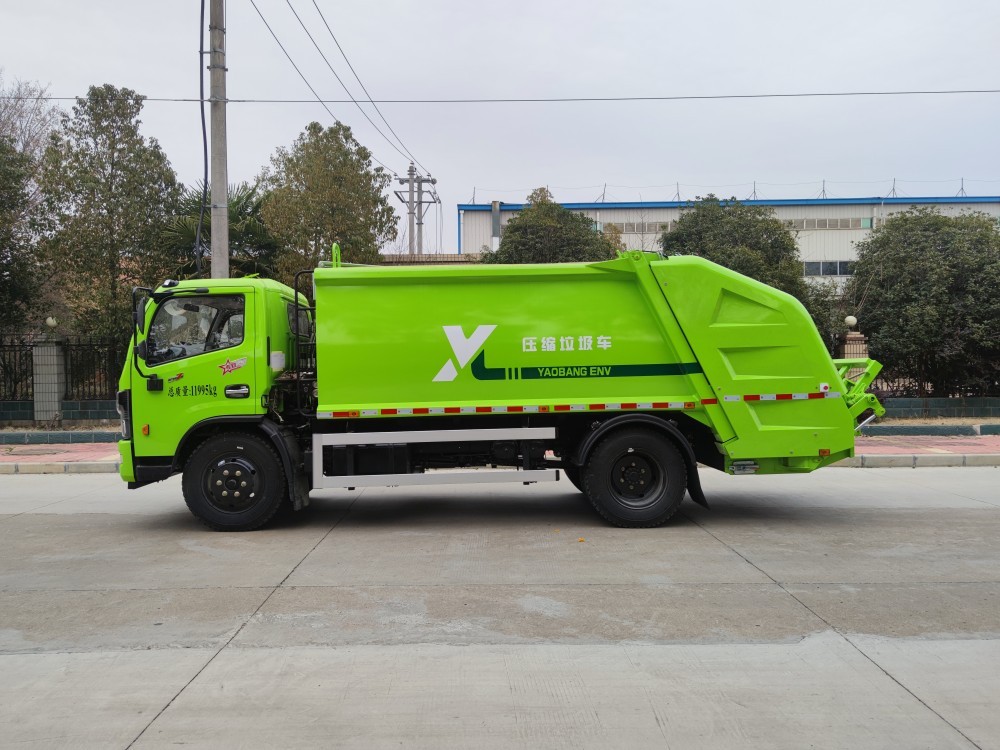 Compressed garbage truck