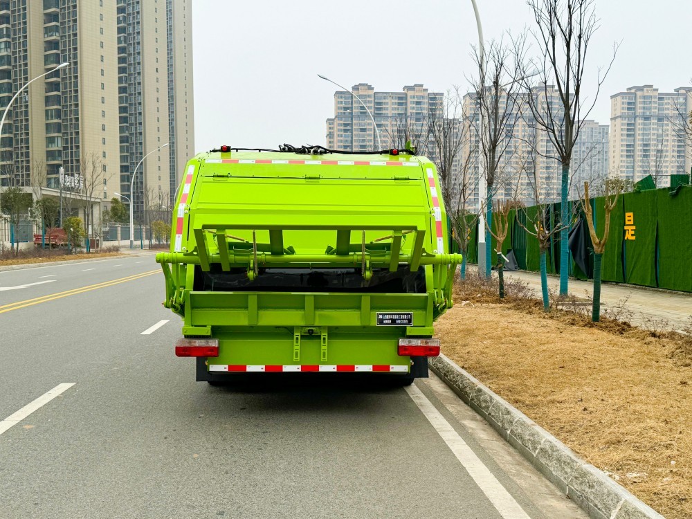12 tons of compressed garbage transportation