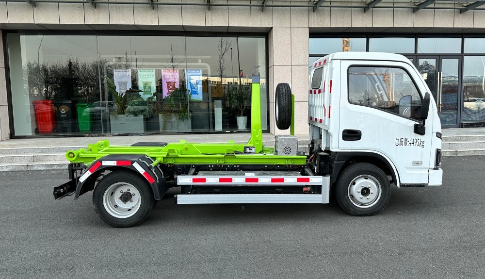 Pure electric detachable garbage truck