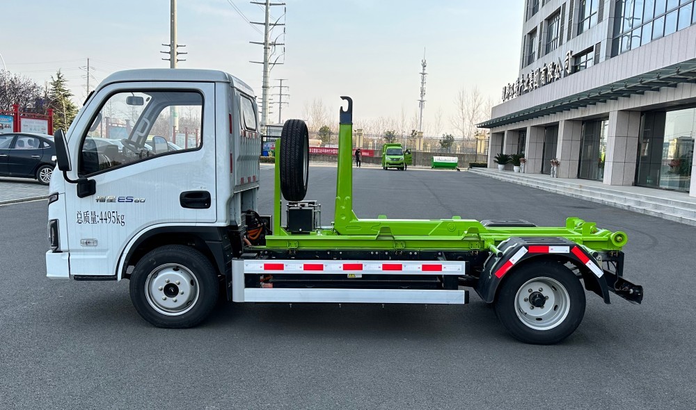 Pure electric detachable garbage truck