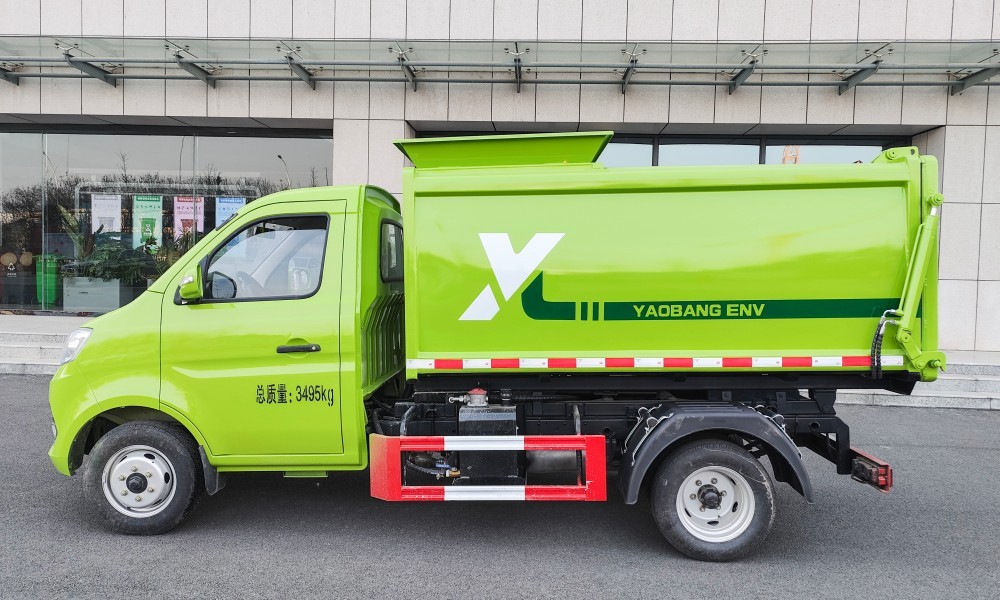Small self loading and unloading garbage truck