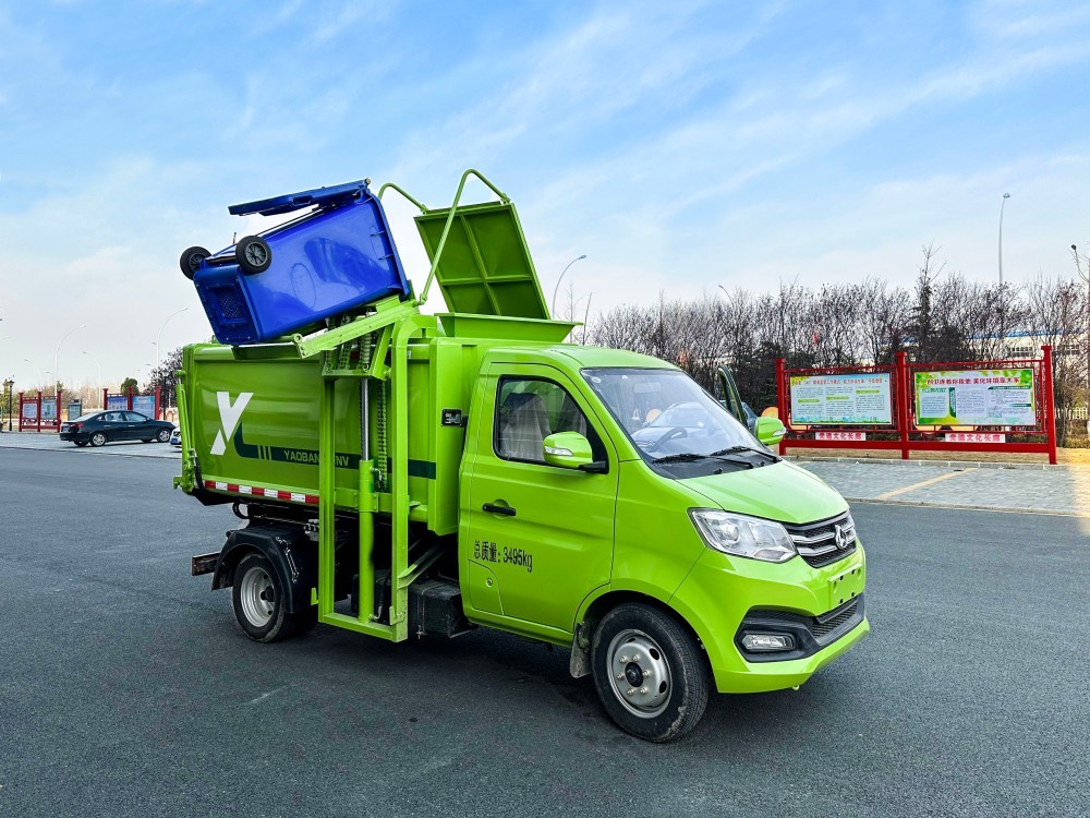 Small self loading and unloading garbage truck
