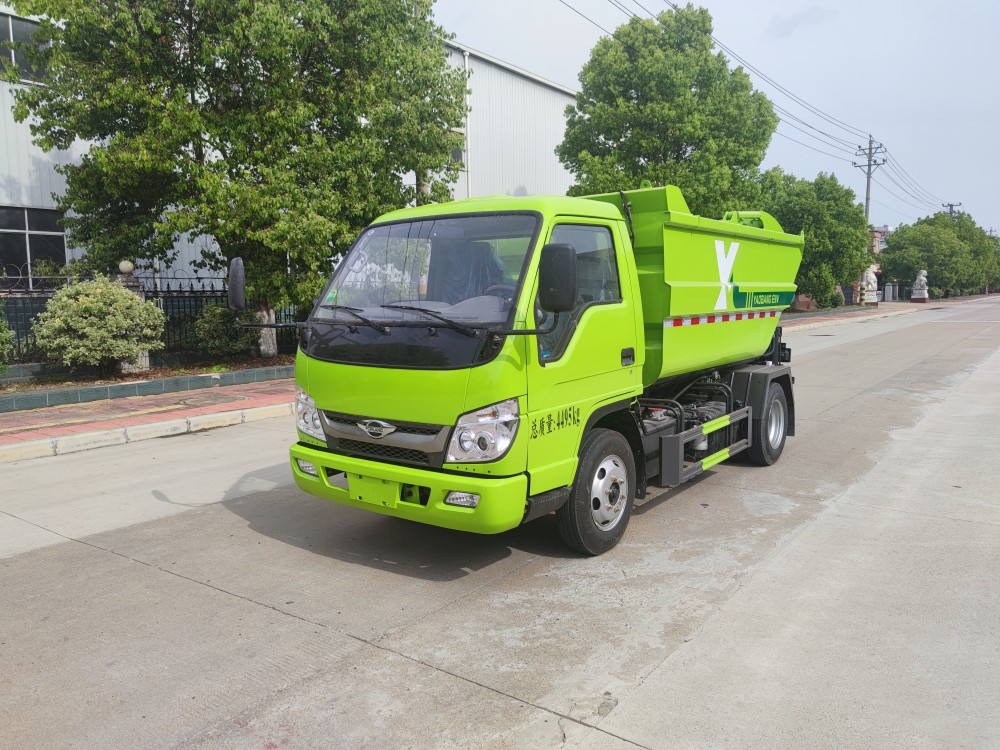 Automatic dump garbage truck