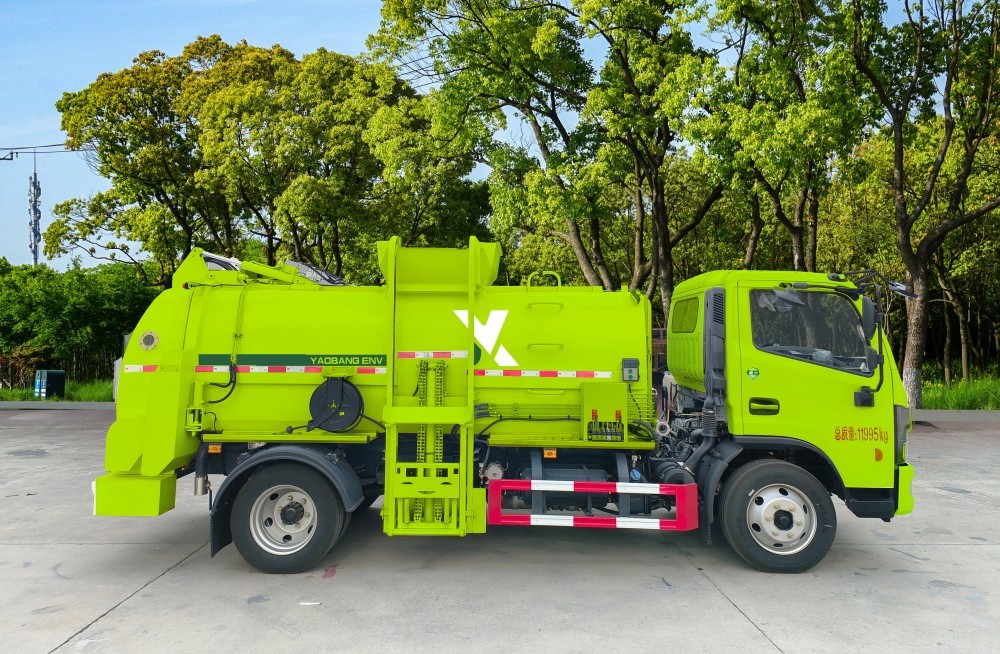 Kitchen waste truck