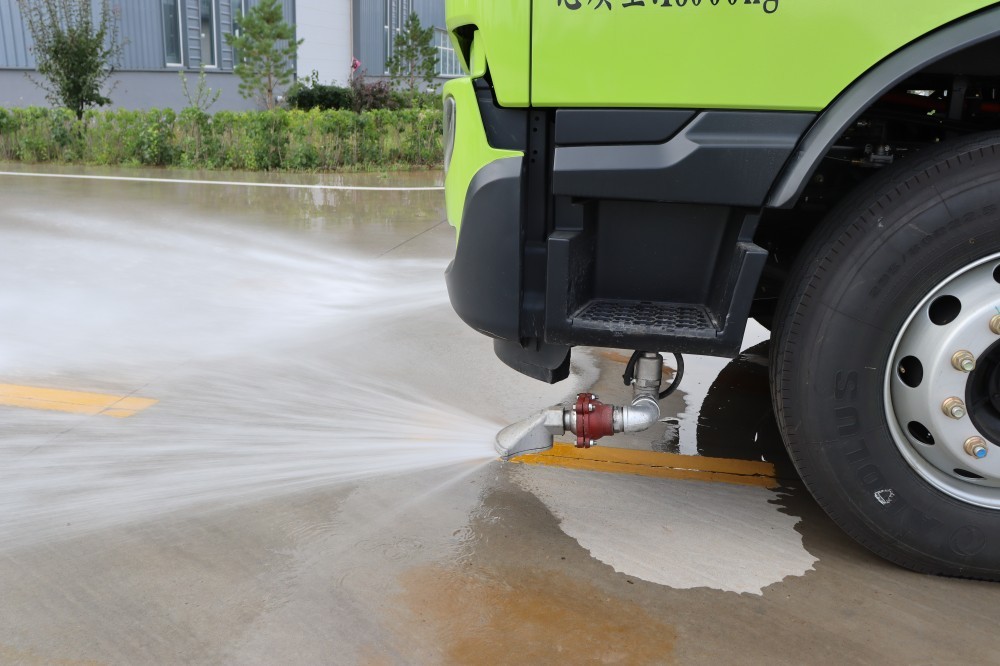 Pure electric green spraying vehicle