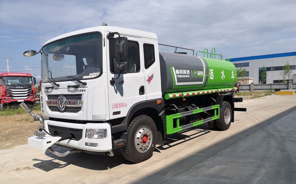 18 ton green spraying truck