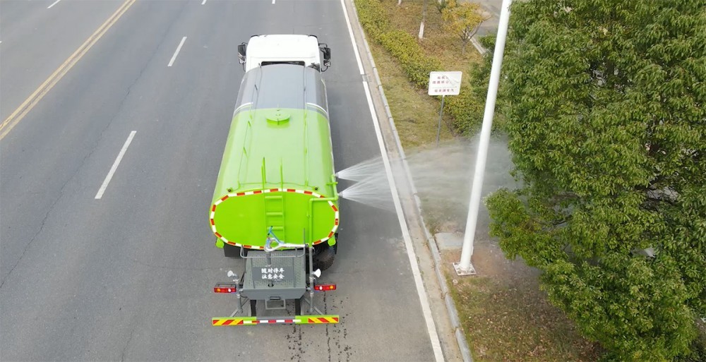 18 ton green sprinkler truck