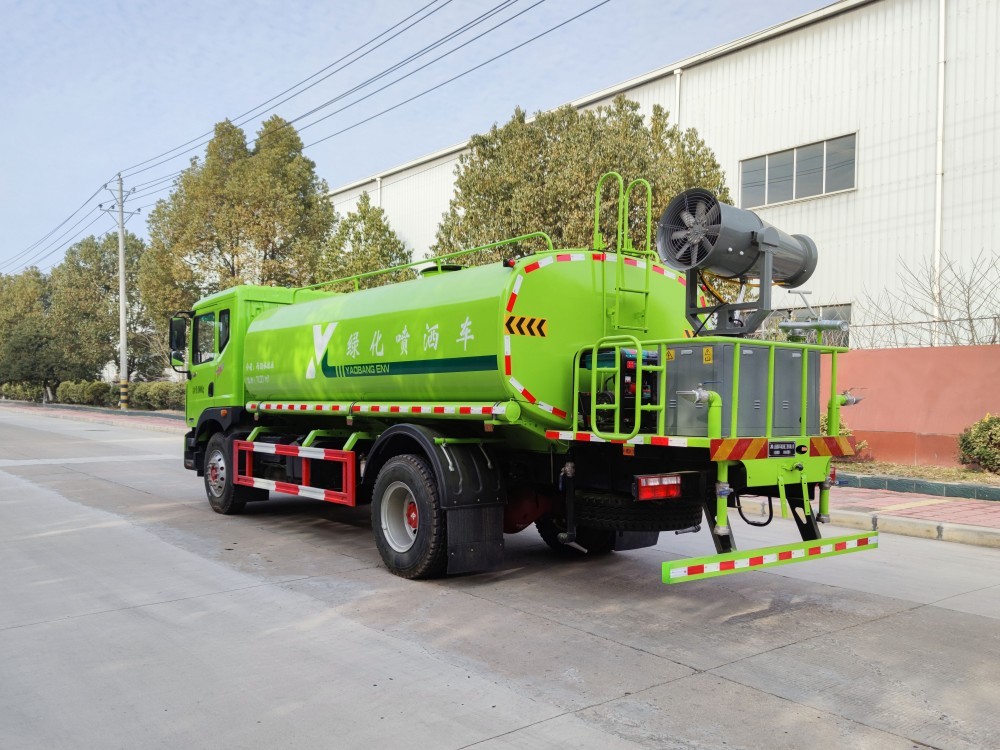 18 ton green sprinkler truck