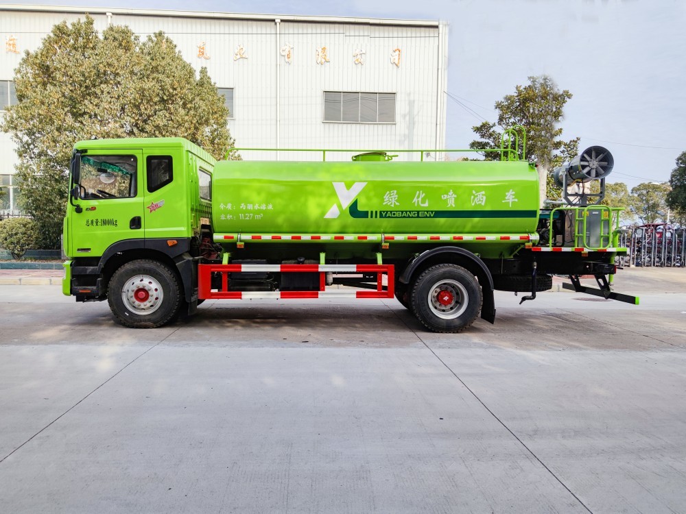 18 ton green sprinkler truck