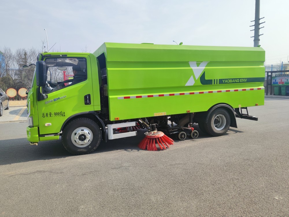 Multi functional washing and sweeping vehicle