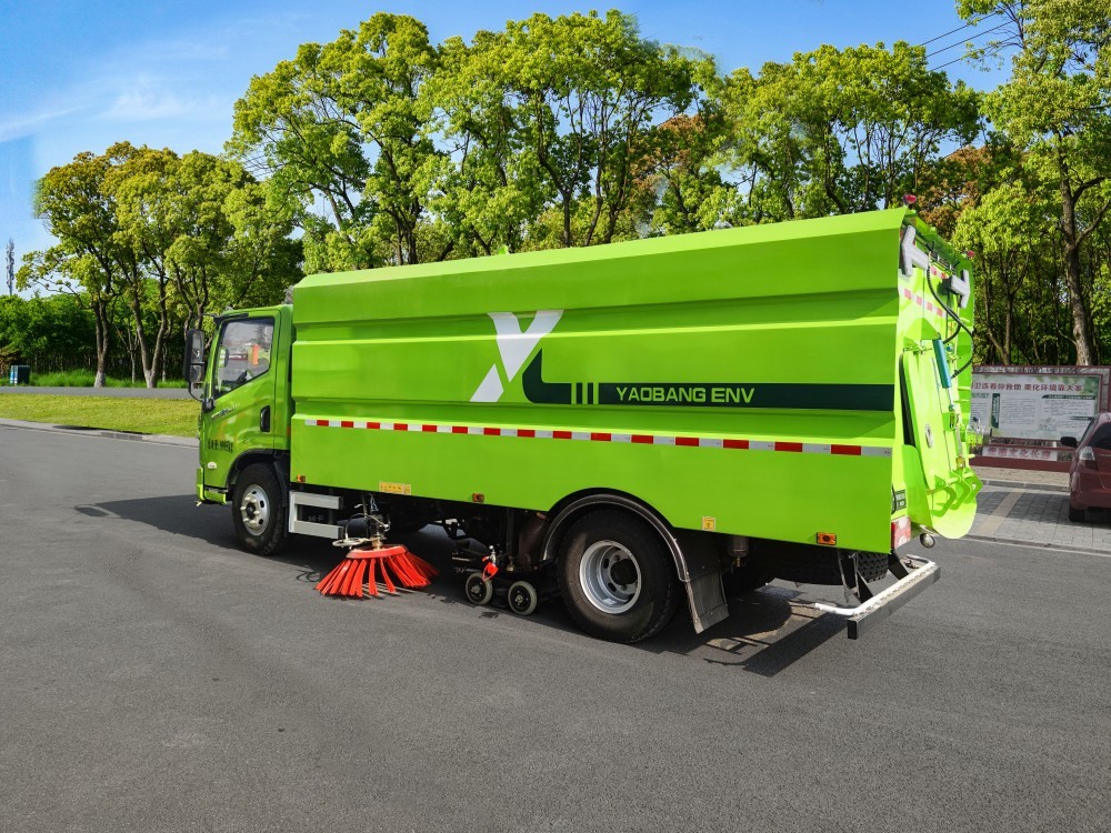 Dry cleaning and sweeping vehicle