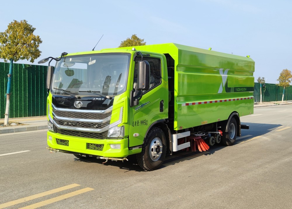 Wet cleaning and sweeping vehicle