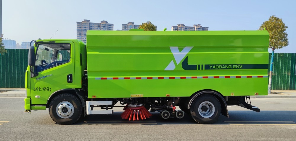 Dry wet cleaning and sweeping vehicle