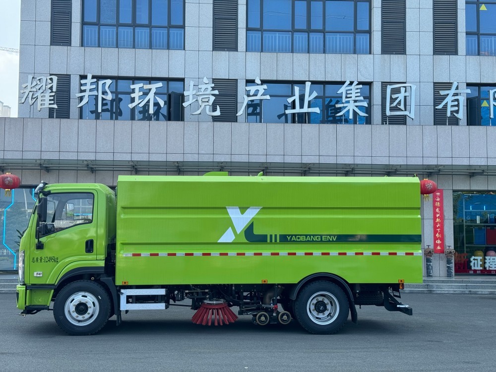 Multi functional cleaning vehicle