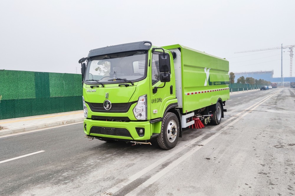 Dry wet cleaning and sweeping vehicle
