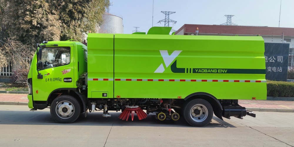 Multi functional cleaning vehicle