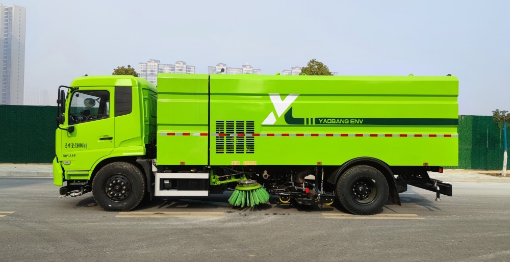 Road cleaning vehicle