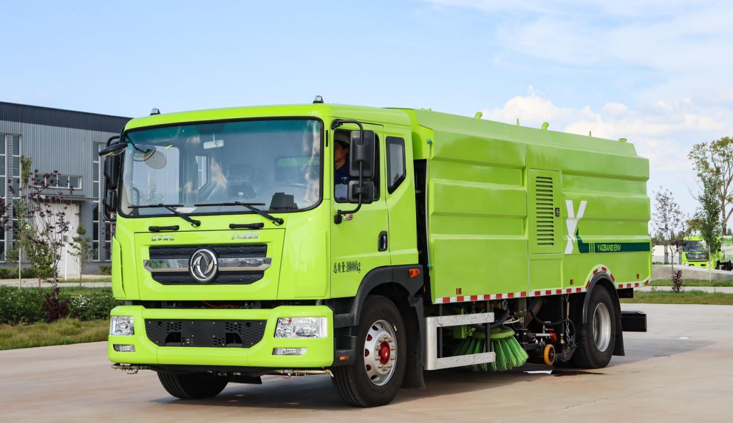 Road cleaning vehicle