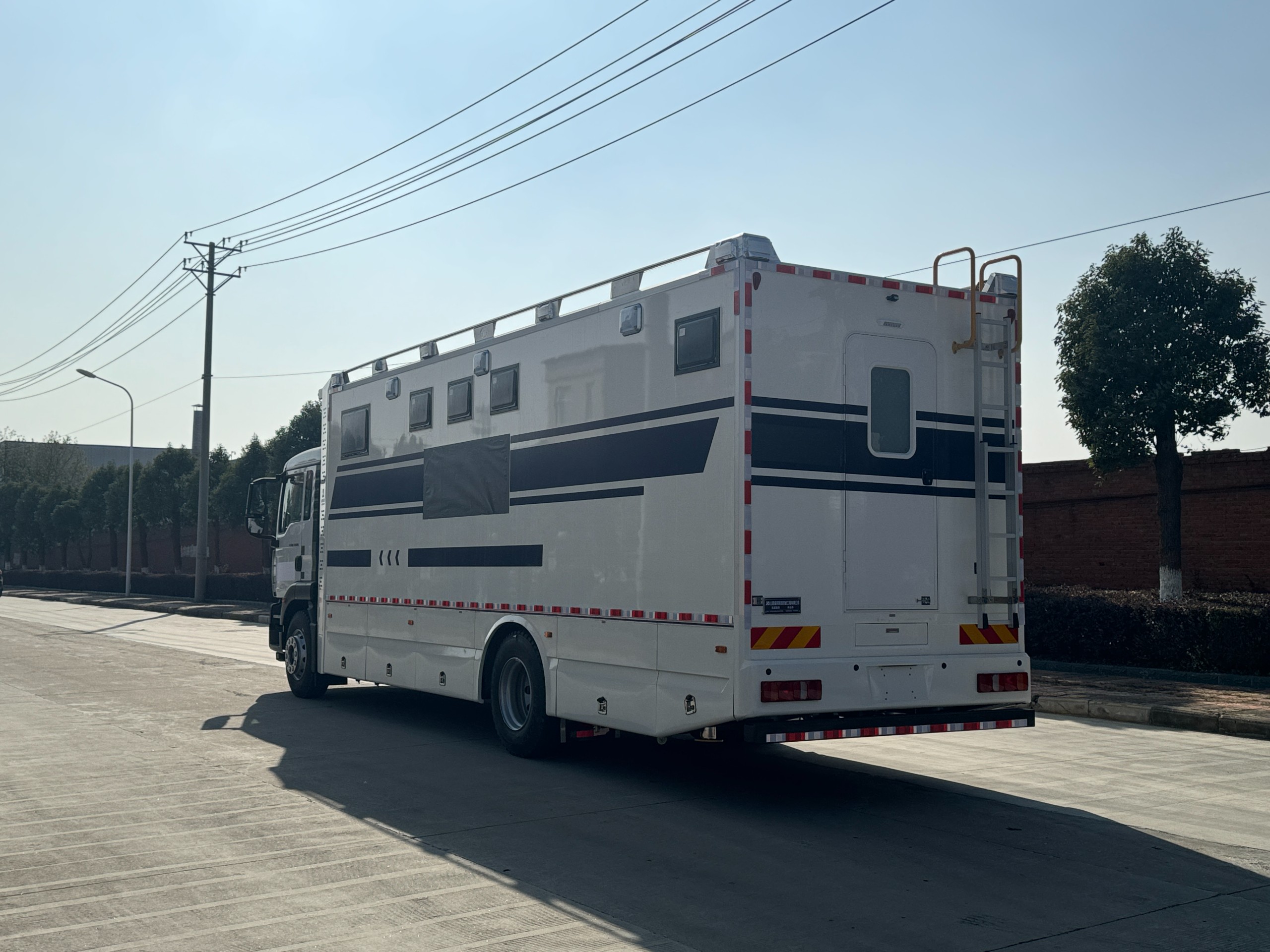 Yao Bang Group large shower truck