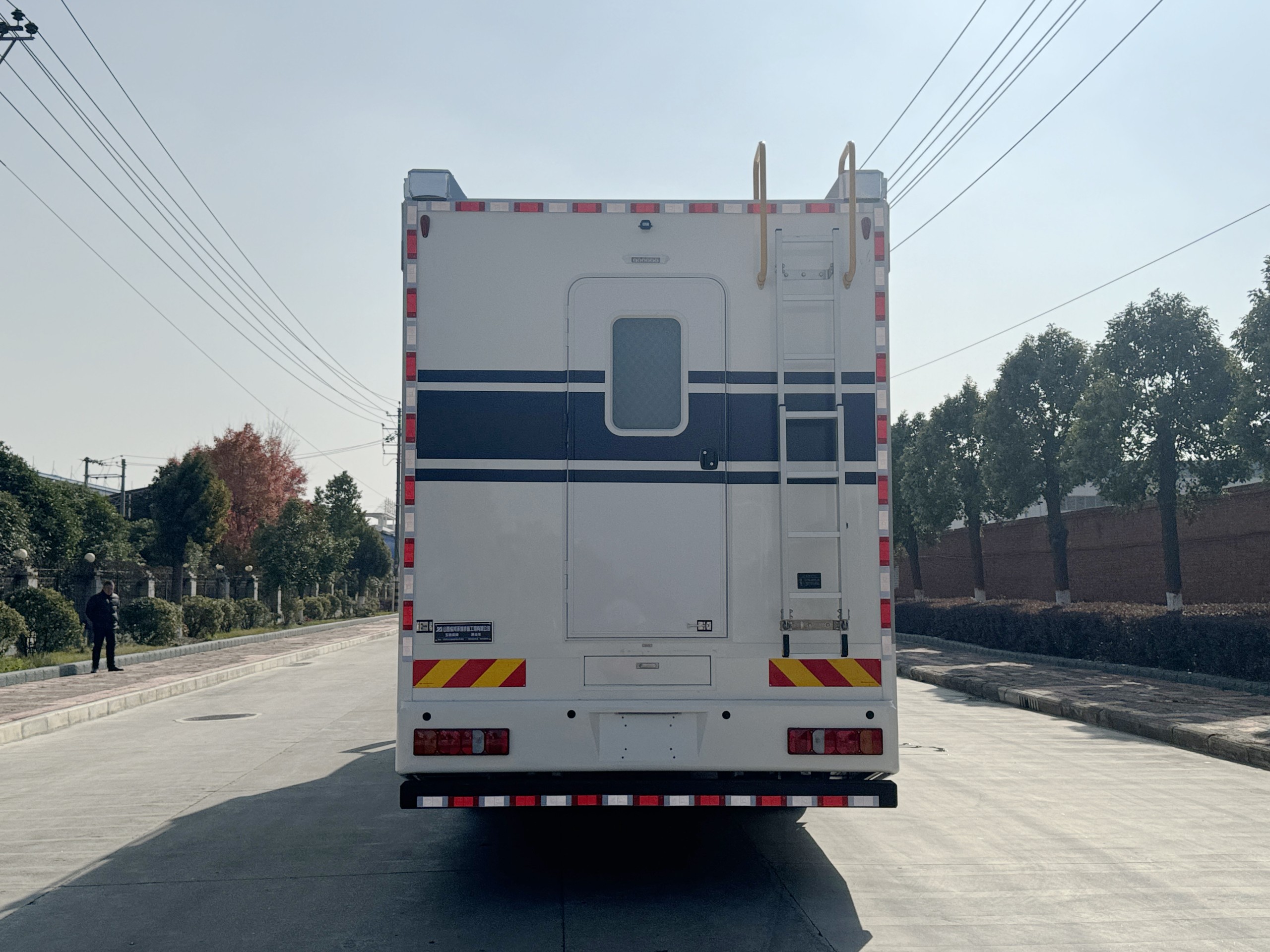 Yao Bang Group large shower truck