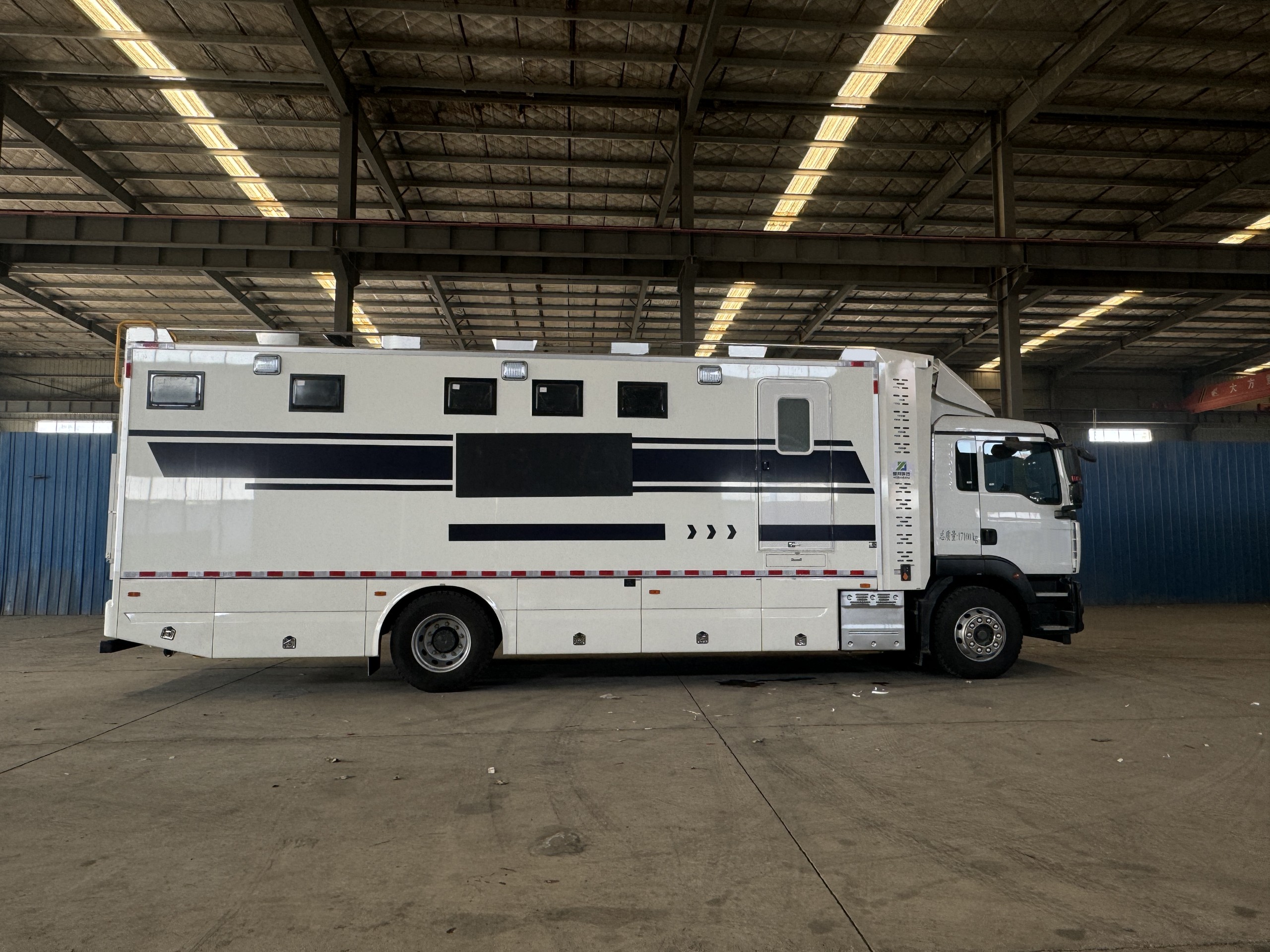 Yao Bang Group large shower truck