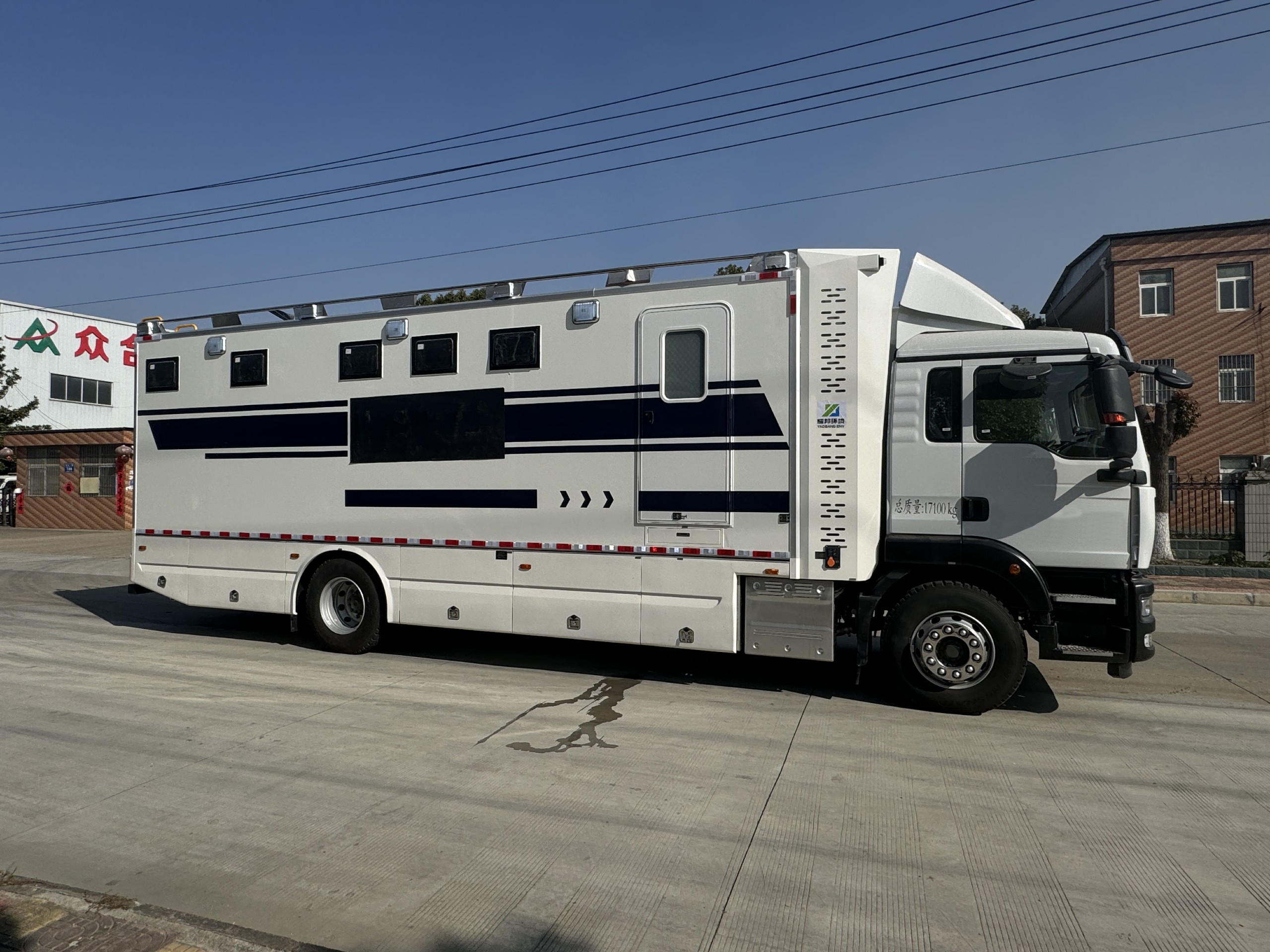 Yao Bang Group large shower truck