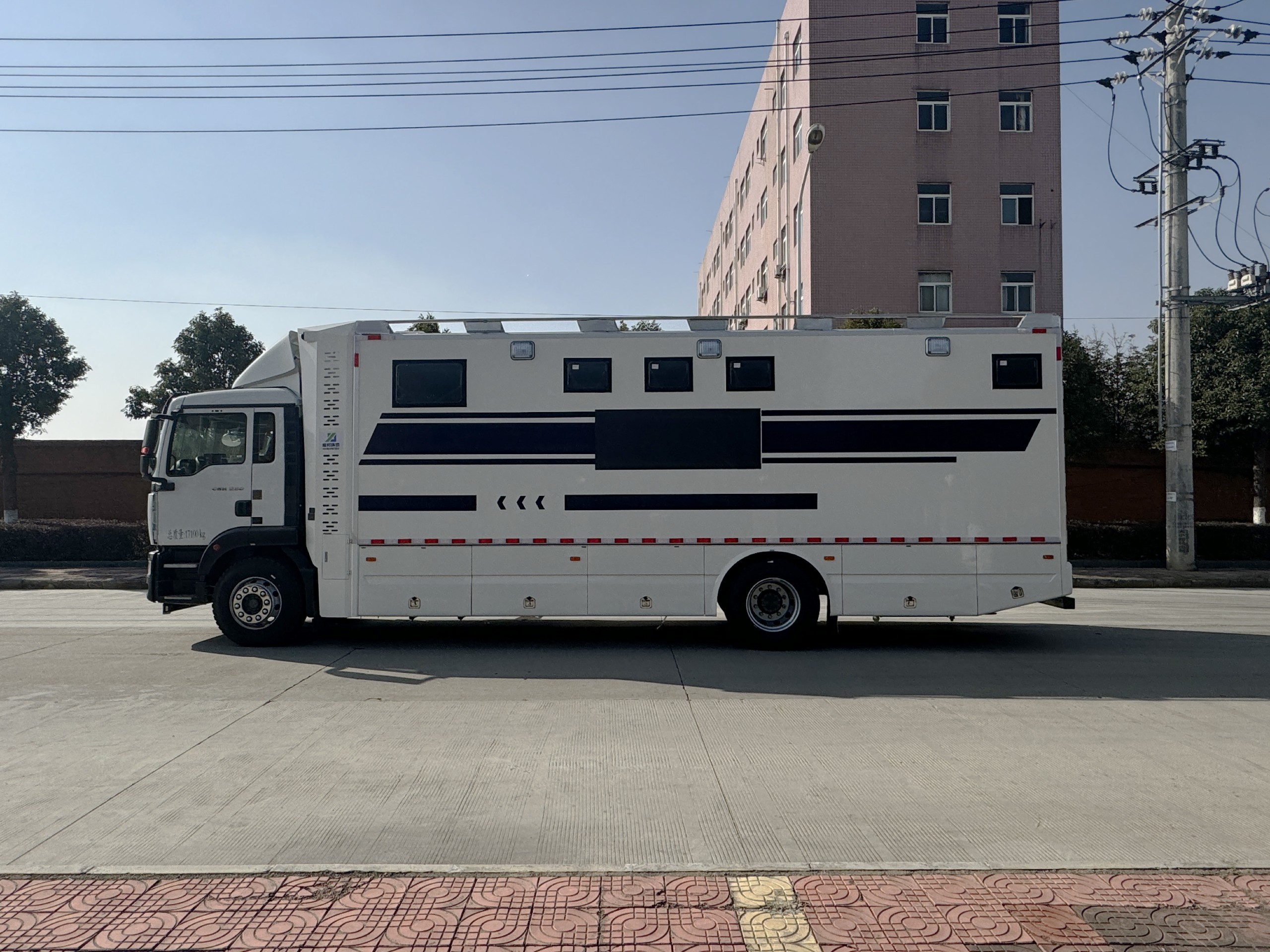 Yao Bang Group large shower truck