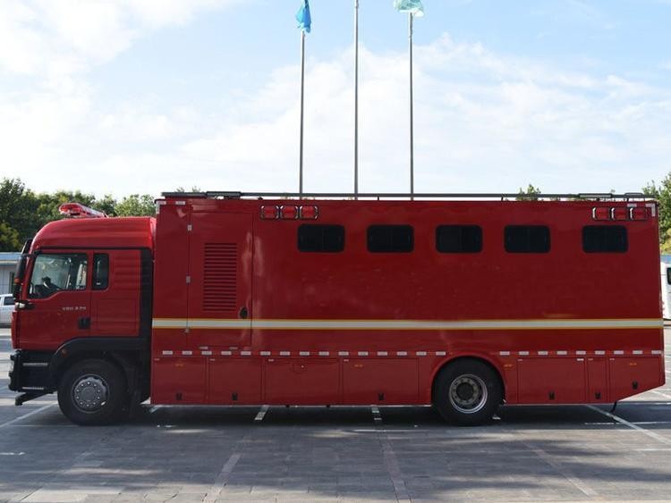 Yao Bang Group large shower truck