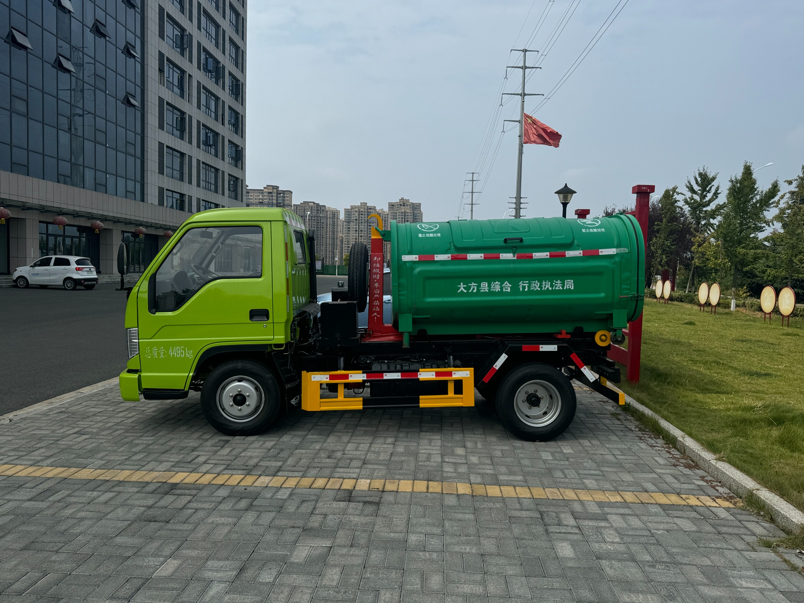 4-ton hook arm garbage truck