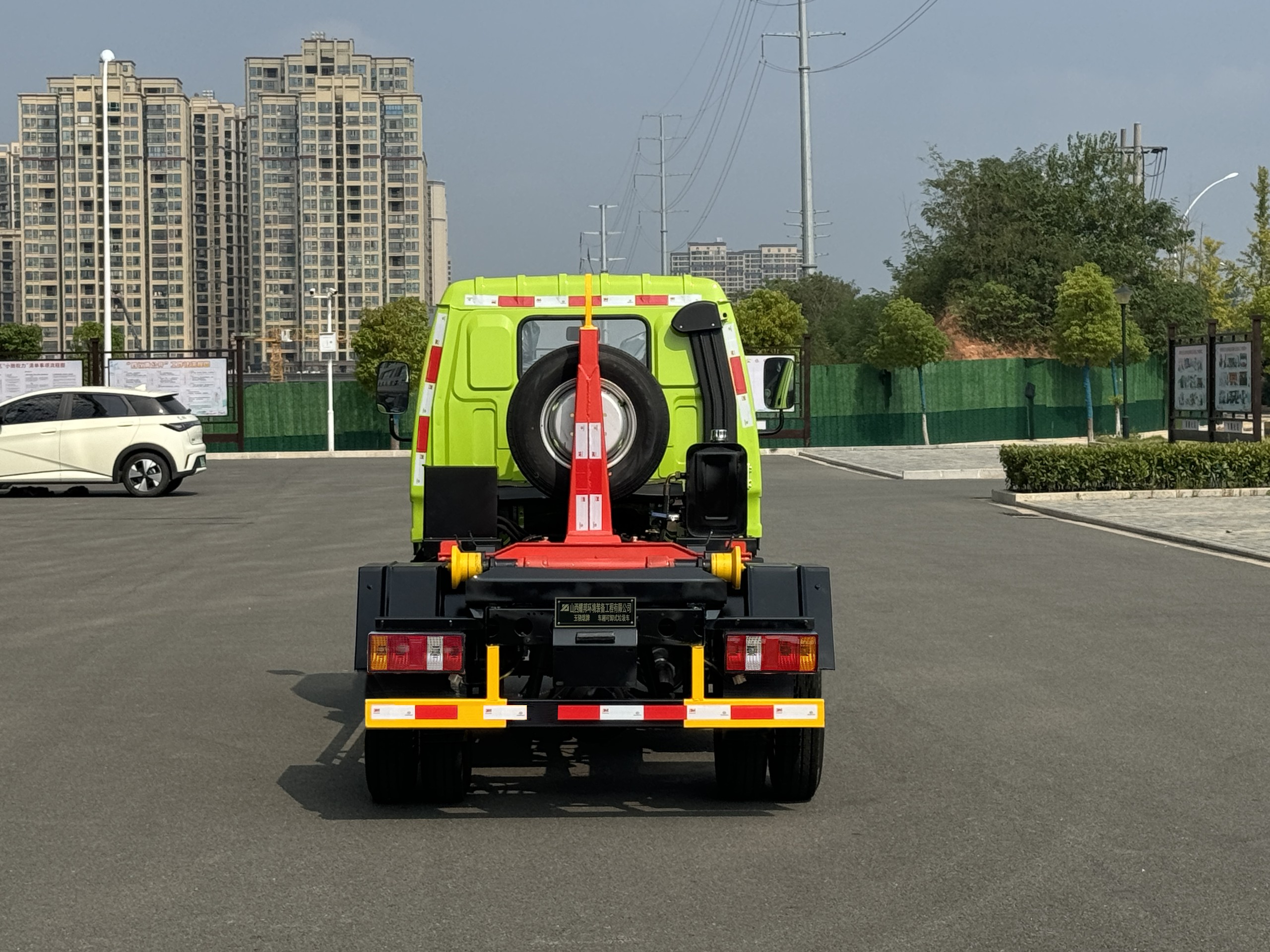 Small boom garbage truck