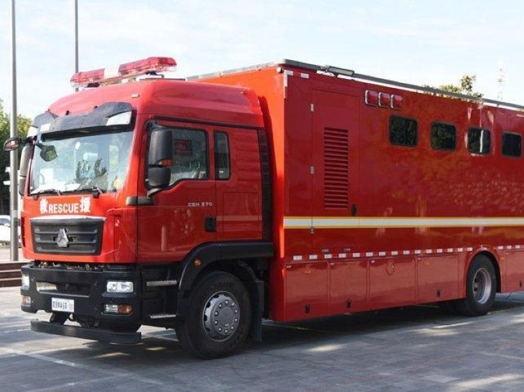Yao Bang Group large shower truck