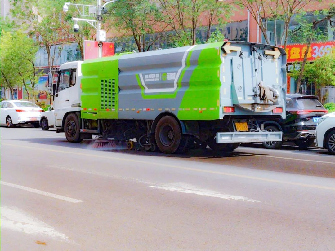 Yaobang Environmental Road Sweeping Vehicle