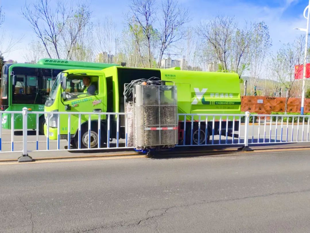 Yaobang Environmental Guardrail Cleaning Vehicle