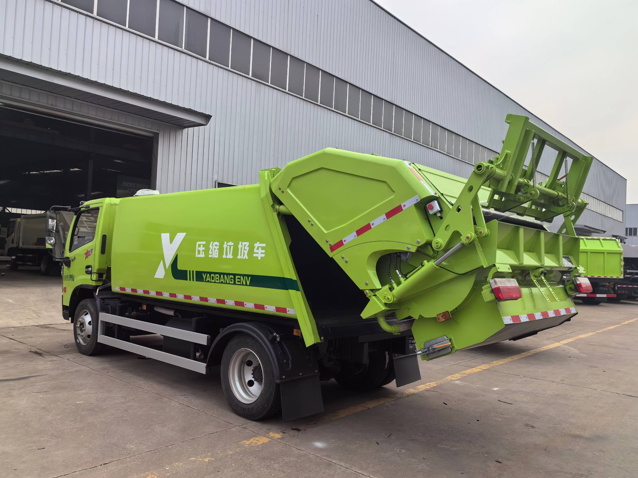 Garbage compression truck