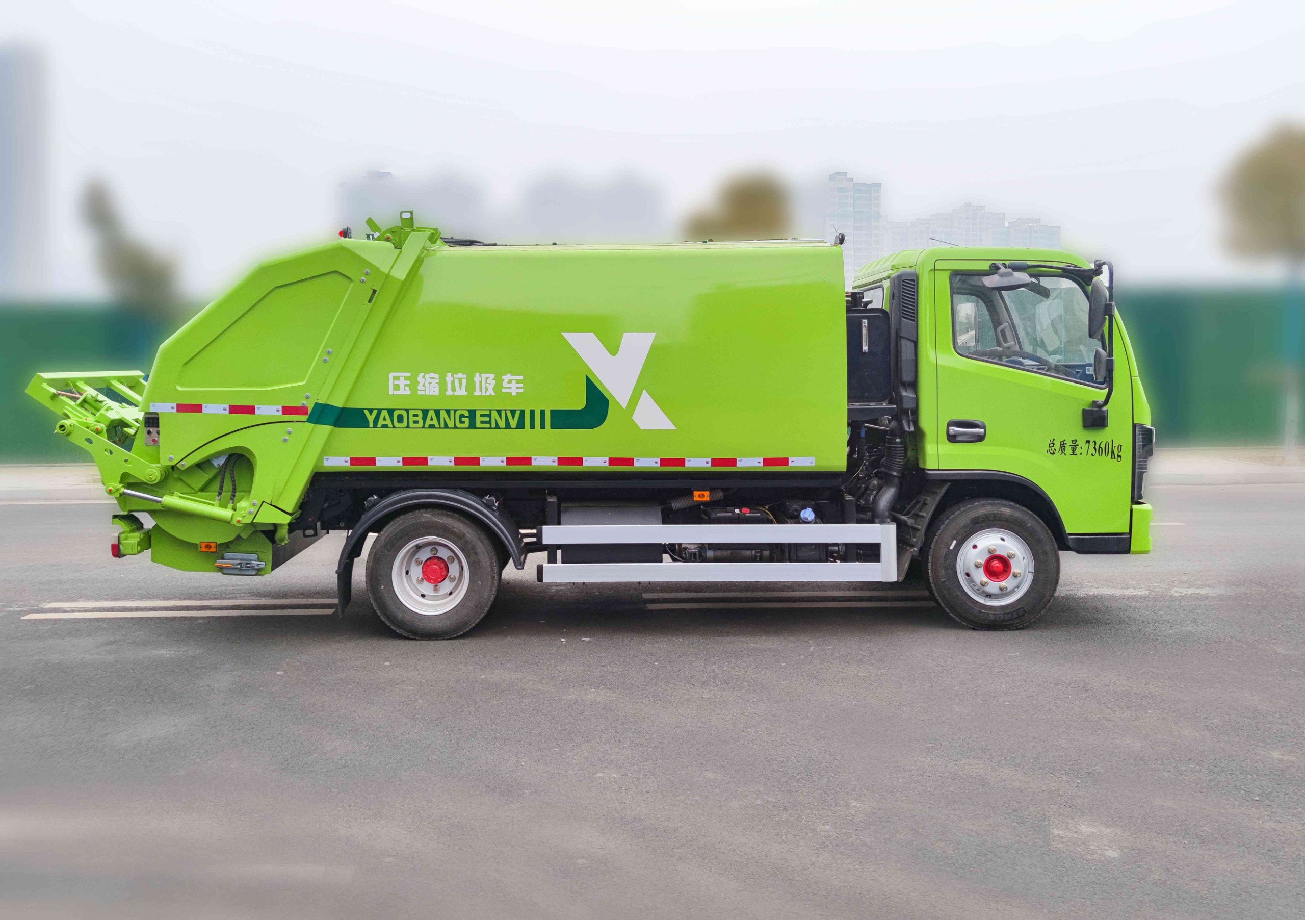 Compressed garbage truck